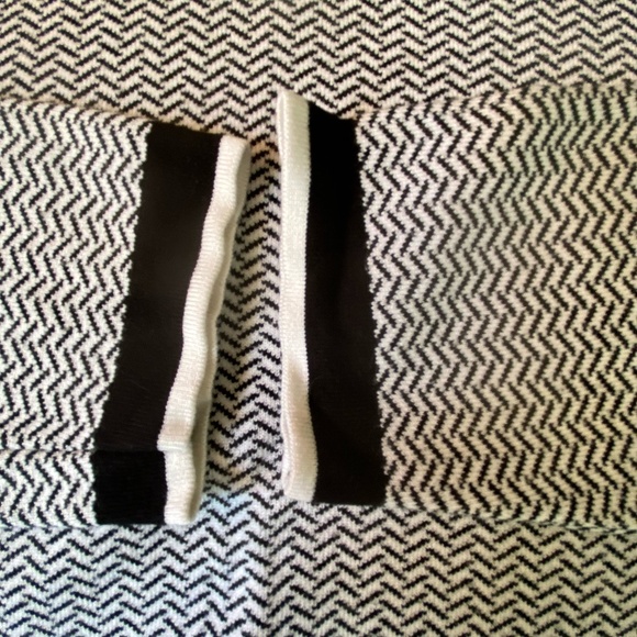 Tristan Mens Black/White Chevron Pattern Soft V-neck Cozy Knit Sweater-Sz-XL - Picture 8 of 16